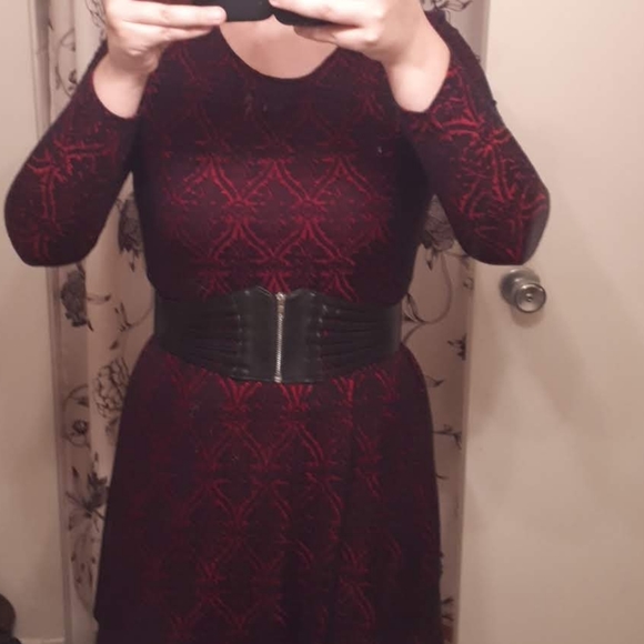 Kenzie Long Sleeve Red and Black Dress - Picture 8 of 8